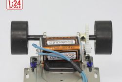 Chasis completo R4 acero escala 1/24