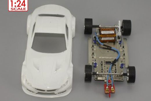 Coche BMW Z4 GT3 1/24 en kit blanco