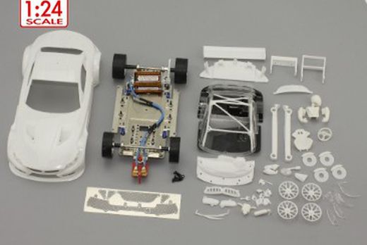 Coche BMW Z4 GT3 1/24 en kit blanco