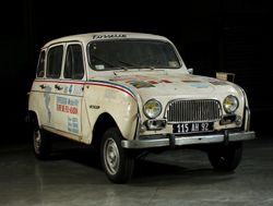 Coche Renault 4L Tierra de Fuego