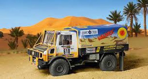 Maqueta camión Unimog U1300L 1:24