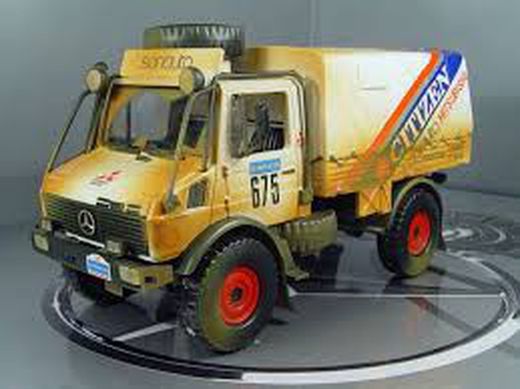Maqueta camión Unimog U1300L 1:24