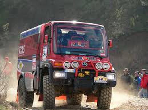 Maqueta camión Unimog U1300L 1:24