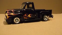 Maqueta Ford F-100 Pick Up 1955 1/24