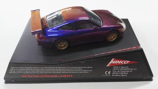 Porsche 911 GT3-R color violeta perlado