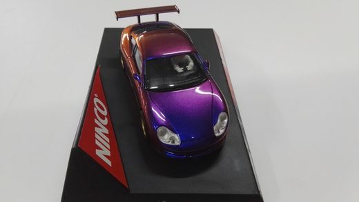 Porsche 911 GT3-R color violeta perlado