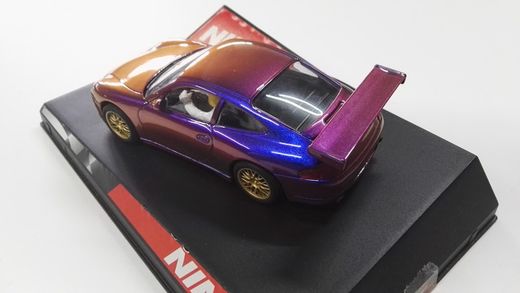 Porsche 911 GT3-R color violeta perlado